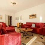 3 Bedroom Stunning In Апартаменты Пула