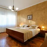 Апартаменты 3 Bedroom Stunning In