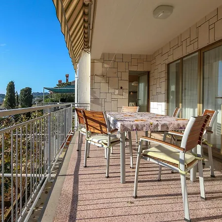 Stunning In With Wifi Apartment Pula